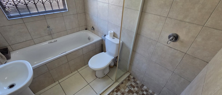 To Let 3 Bedroom Property for Rent in Hagley Western Cape